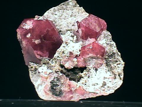 garnet_red.jpg, 32078 bytes, 9/4/00