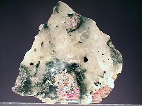 quartz_tourmalated.jpg, 28281 bytes, 9/6/00